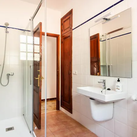 Nineta Villa *